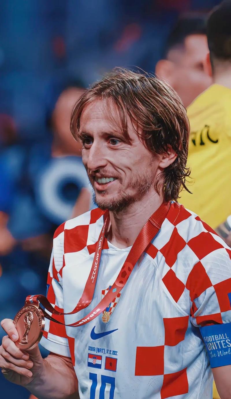 跟队记者：普利希奇参加部分合练，明天将决定他能否参赛